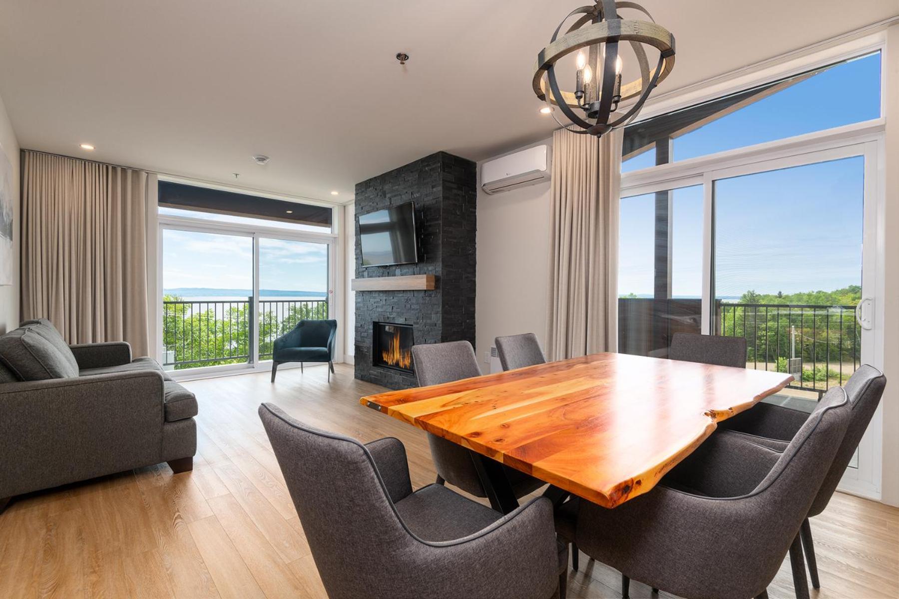Les Appartements Du Massif De Charlevoix Петит-Ривиер-Сен-Франсоа Екстериор снимка